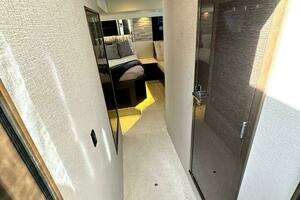 2020 Cruisers Yachts 50 Cantius thumbnail 23