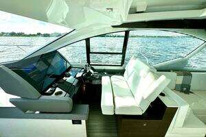 2020 Cruisers Yachts 50 Cantius thumbnail 15