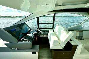 2020 Cruisers Yachts 50 Cantius thumbnail 14