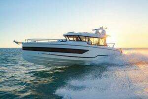 2025 Wellcraft 38 Explorer thumbnail 1