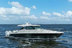 2022 Tiara Sport 43 LE