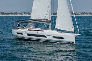 93 2024 Dufour D41 Yacht For Sale in Marina del Rey CA