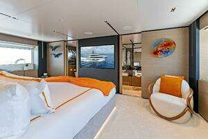2024 Custom Line Navetta 33 thumbnail 74
