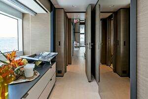 2024 Custom Line Navetta 33 thumbnail 71