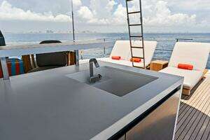 2024 Custom Line Navetta 33 thumbnail 23