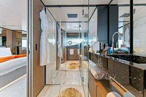 2024 Custom Line Navetta 33 thumbnail 78