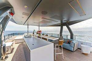 2024 Custom Line Navetta 33 thumbnail 21