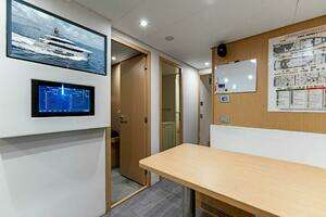 2024 Custom Line Navetta 33 thumbnail 98