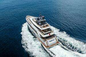 2024 Custom Line Navetta 33 thumbnail 3