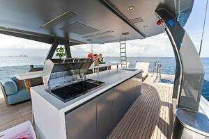 2024 Custom Line Navetta 33 thumbnail 24