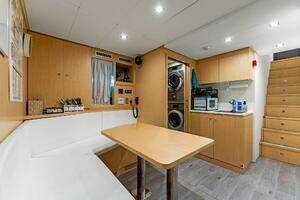 2024 Custom Line Navetta 33 thumbnail 99