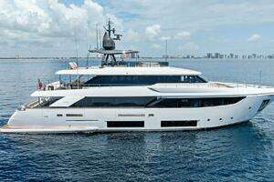 2024 Custom Line Navetta 33 thumbnail 8