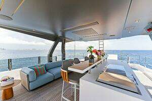 2024 Custom Line Navetta 33 thumbnail 22