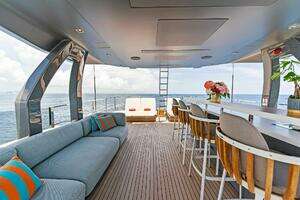 2024 Custom Line Navetta 33 thumbnail 25