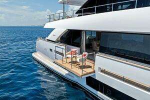 2024 Custom Line Navetta 33 thumbnail 12