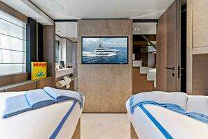 2024 Custom Line Navetta 33 thumbnail 90