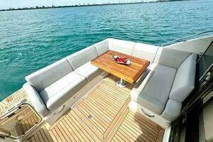 2017 Sea Ray 510 Sundancer thumbnail 52