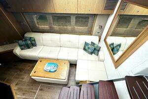2017 Sea Ray 510 Sundancer thumbnail 24
