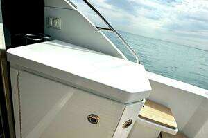 2017 Sea Ray 510 Sundancer thumbnail 53