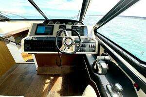 2017 Sea Ray 510 Sundancer thumbnail 4