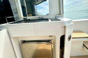 2017 Sea Ray 510 Sundancer thumbnail 7