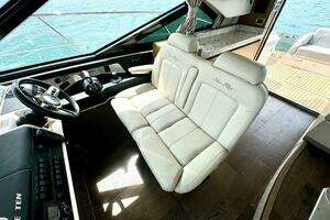 2017 Sea Ray 510 Sundancer thumbnail 9