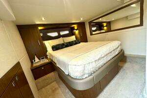 2017 Sea Ray 510 Sundancer thumbnail 6