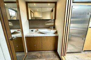 2017 Sea Ray 510 Sundancer thumbnail 41
