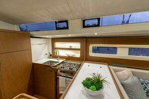2025 Beneteau Oceanis Yacht 54 thumbnail 11