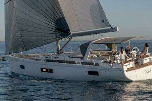 2025 Beneteau Oceanis Yacht 54 thumbnail 7