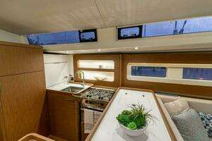 2025 Beneteau Oceanis Yacht 54 thumbnail 11