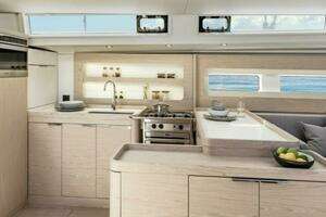 2025 Beneteau Oceanis Yacht 54 thumbnail 21
