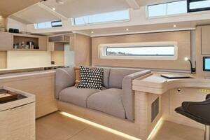 2025 Beneteau Oceanis Yacht 60 thumbnail 13