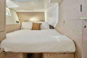 2025 Beneteau Oceanis Yacht 60 thumbnail 18