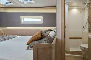 2025 Beneteau Oceanis Yacht 60 thumbnail 15