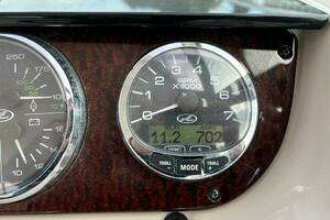 2009 Sea Ray SUNDANCER 350 thumbnail 16