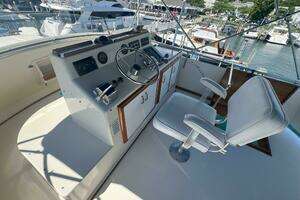 1978 Chris-Craft 410 Motor Yacht thumbnail 13