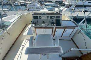 1978 Chris-Craft 410 Motor Yacht thumbnail 2