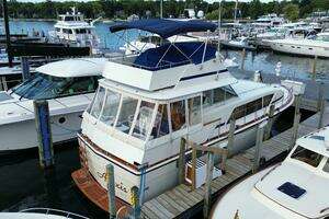 1978 Chris-Craft 410 Motor Yacht thumbnail 8