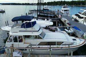 1978 Chris-Craft 410 Motor Yacht thumbnail 1