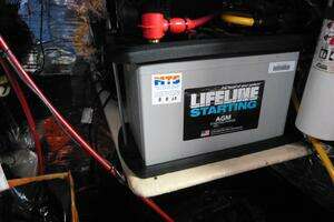 1990 Hylas 44 thumbnail 32