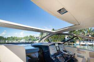 2014 Pursuit SC 365i thumbnail 11
