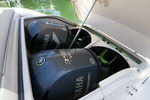 2014 Pursuit SC 365i thumbnail 31