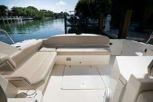 2014 Pursuit SC 365i thumbnail 6