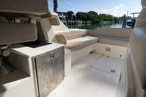 2014 Pursuit SC 365i thumbnail 13