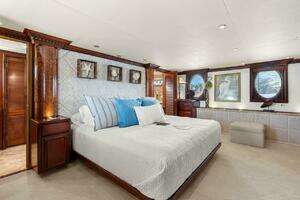 1984 Broward 110 Motor Yacht thumbnail 22