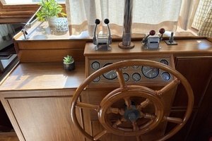 1986 Grand Banks Classic thumbnail 25