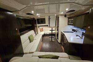2016 Monterey 355 Sport Yacht thumbnail 16
