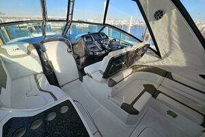 2016 Monterey 355 Sport Yacht thumbnail 10