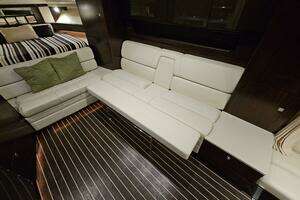 2016 Monterey 355 Sport Yacht thumbnail 15